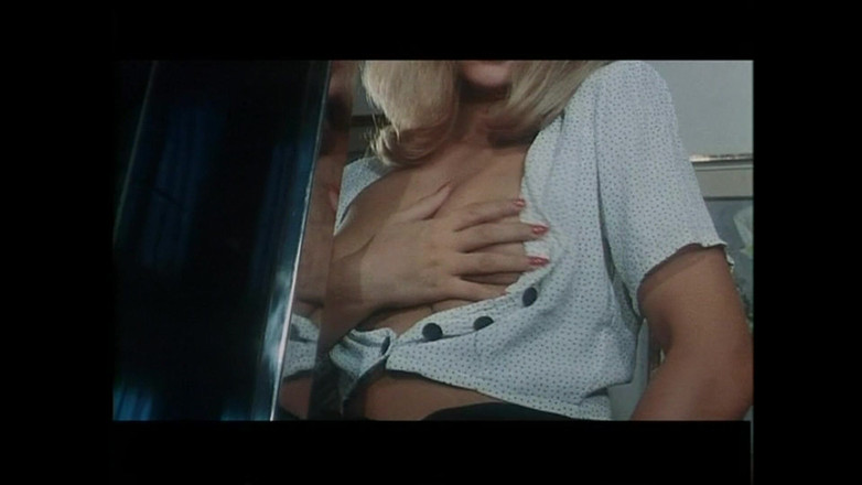 The Unforgettable: 家政婦に監視される