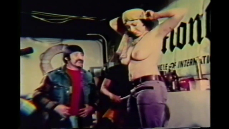 Vintage megastore: Vintage trójkąt młodych cycatych dziwek z owłosioną cipką pieprzona (pełny film)