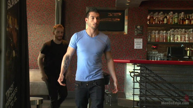 Men on Edge: Pengangkut bar lurus koyak