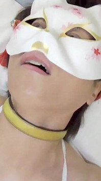 Mayu nr.49 Anaal likken, bukkake slikken, oogrollen, microbikini, diepkeel, 69, diepe keel, spuiten