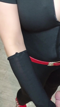 Soția latino matură sexy ia muie cu vedere la persoana 1 înainte de a se alege cu spermă pe cur și pe spate