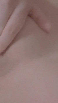 Echtes Amateur-mädchen Zeigt Ihren Süßen Körper Und Masturbiert