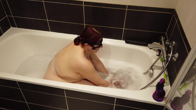 mariaespino: Rien Que Pour Vous La Video Dans Mon Bain En...