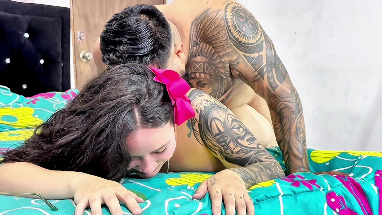 Kittydj: 猫咪DJ无尽的荡妇——我像荡妇一样操我的阴道和屁股，喷射整个胸部