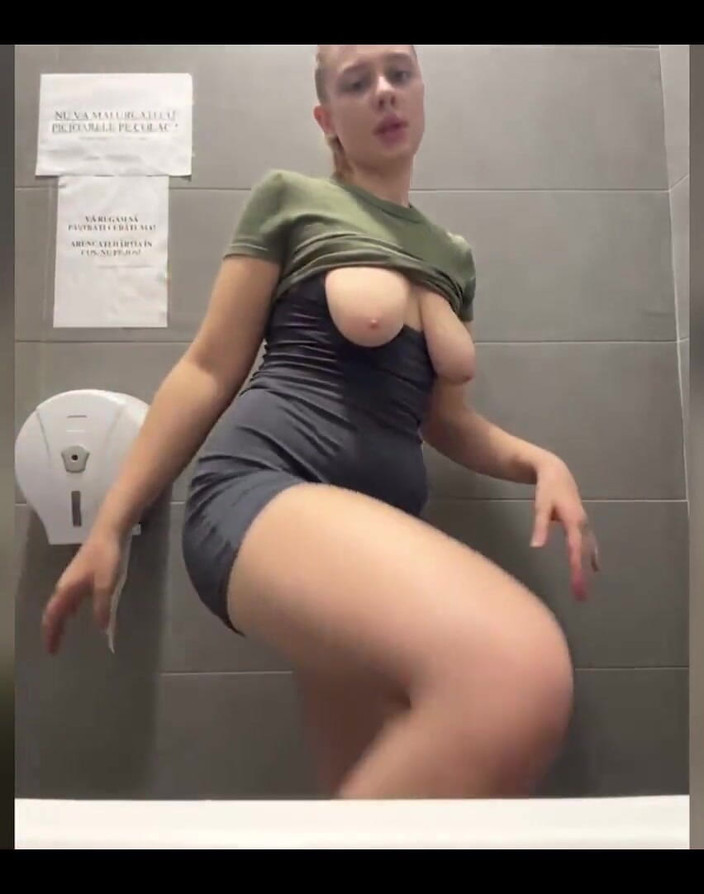 JuiceLussie: Extreme Squirt. Big Ass Sit on the Cam