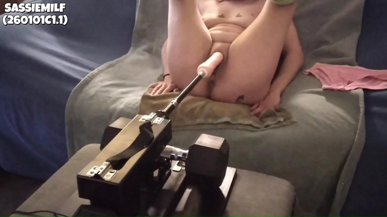 SassieMilf: Makine sikiliyor misyoner (260101c1.1) (1of3)