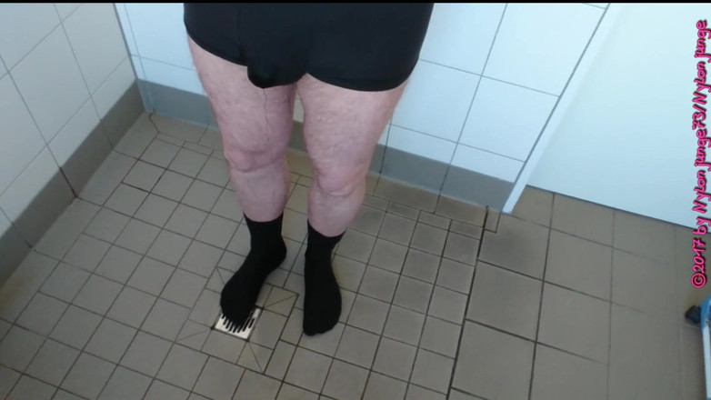 Carmen_Nylonjunge: Calzoncillos mojados