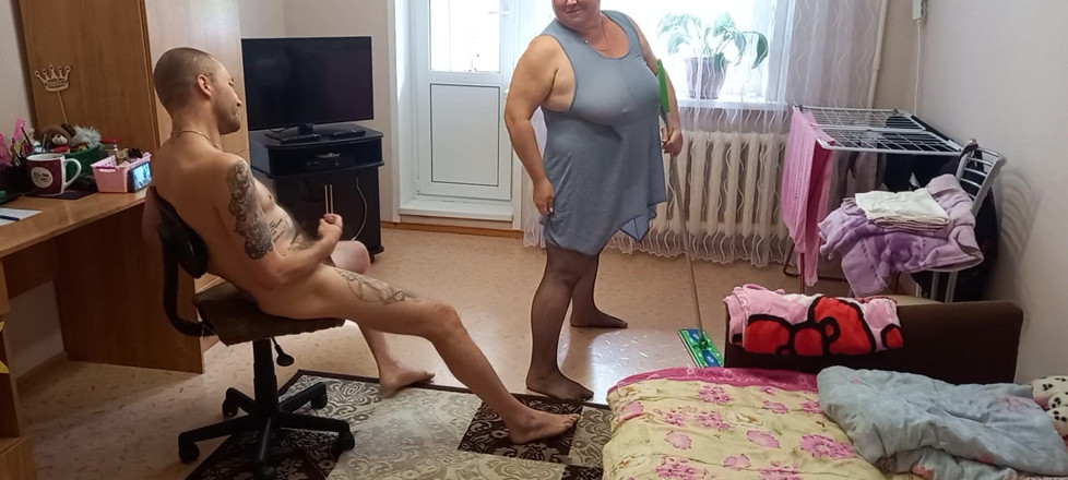 Zona901: Îmi masturbez pula și apoi o fut pe servitoare