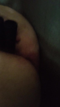 Je joue avec mon trou, comme si ta bite était en moi, je te dis d’enculer mon putain de cul !