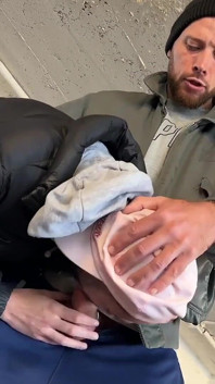 Genç Arap yarak emici otoparkta büyük beyaz yarağı alıyor - 1
