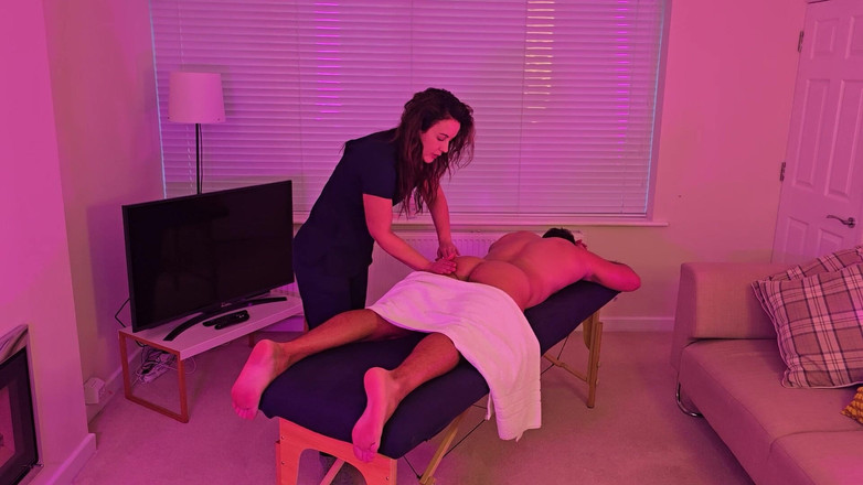 MassageRoomX: Masseuse erschließt sich über ihren swinger-lifestyle