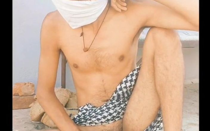 Tani: Un villageois indien tamoul se fait baiser en public