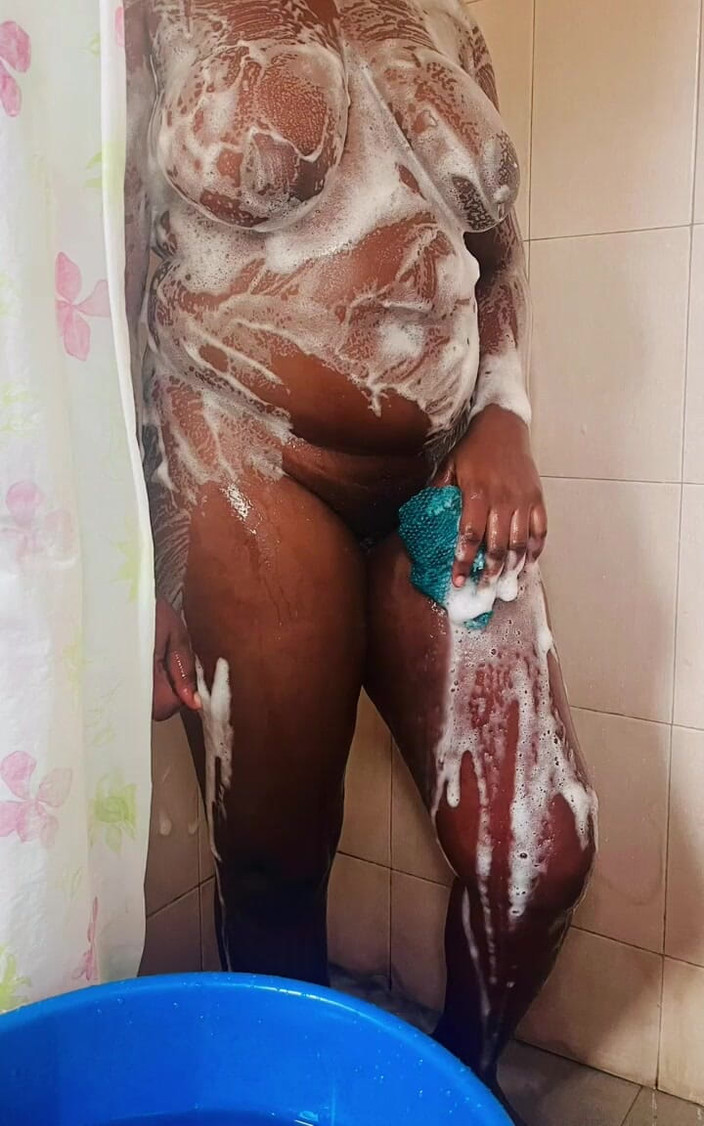 Pretty B: Adik tiriku akhirnya ngentot memeknya di kamar mandi