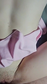 Divirtiéndose con hijastra apretado coño rosa