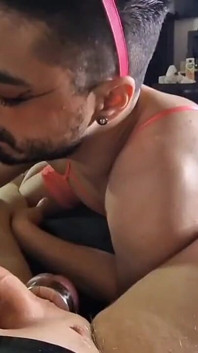 Taťka kouří od Femboye ve sladkých desousích