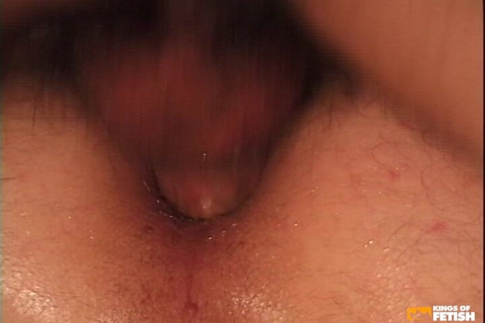 Gay Diaries: Getatoeëerde man wordt in haar kont geneukt door een tweeling...