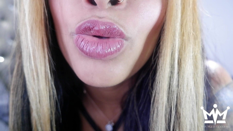 Mya Mula Goddess: Brattige lippen verlangen von dir, zu schicken