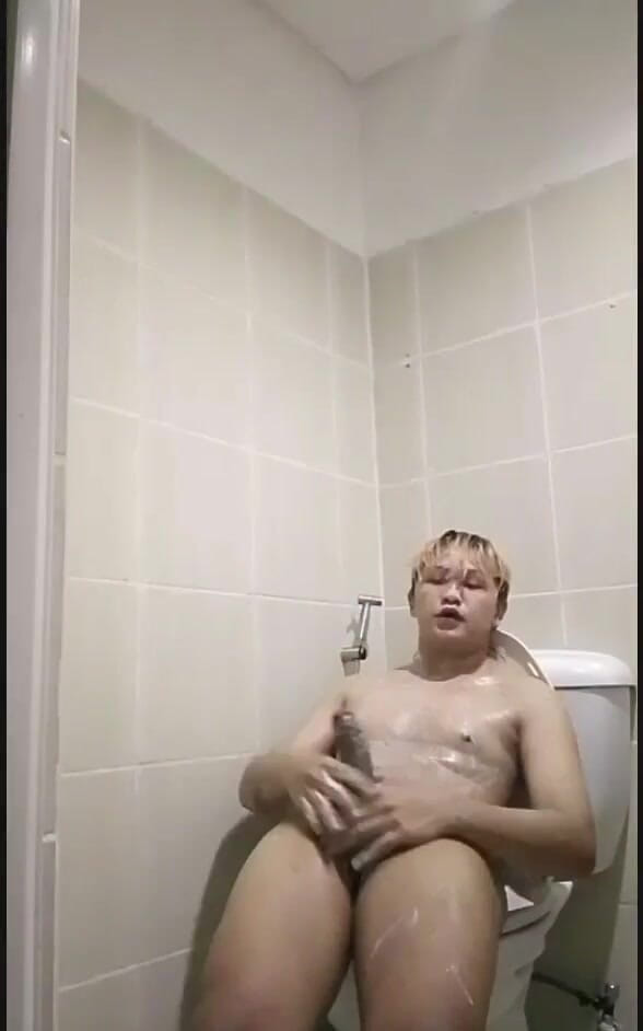 Fleshlab Gay: Philippino, Un Garçon Aux Jumelles Mange Son Propre Sperme!