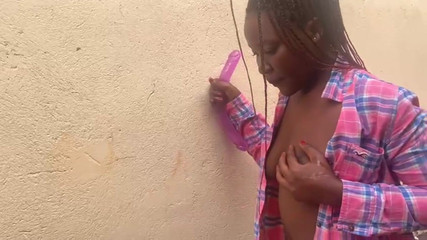 Samantha Johnssons: Baise risquée en plein air avec un gode et douche...