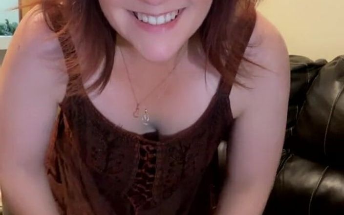 Ms Amanda: Orta yaşlı seksi kadın soyunuyor