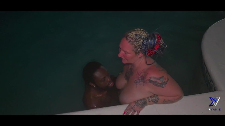 Mr.Freaky69Ja: Bully vid poolen