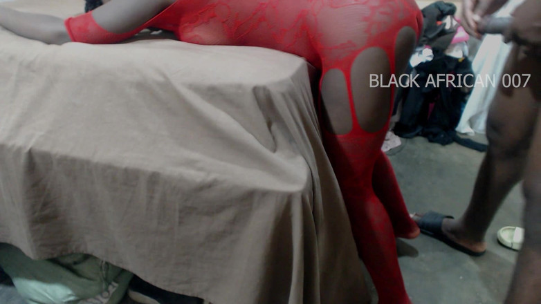 Black African 007: 我穿上新内衣来勾引我年轻的继兄弟（第1部分）