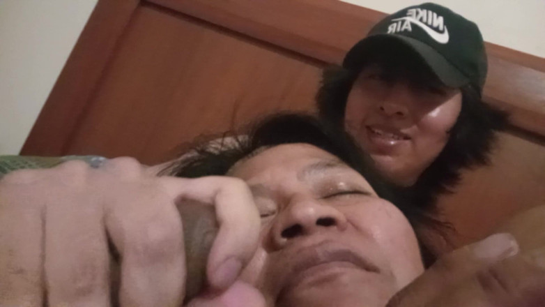 Moo DBOXXX: 私が継母に熱いミルクを投げつける様子を見てください-、彼女は私にハマり、彼女の夫は一日中働いているだけです
