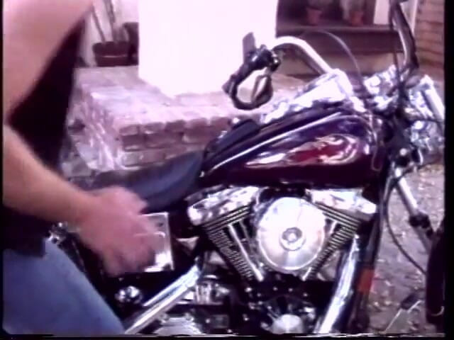 Old Good Porn: Jovem loira motociclista puta Kendall recebe sua buceta apertada fodida...