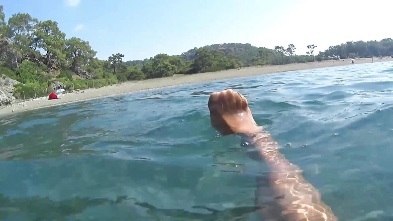 Nylondelux: Nude Pantyhose in the Sea