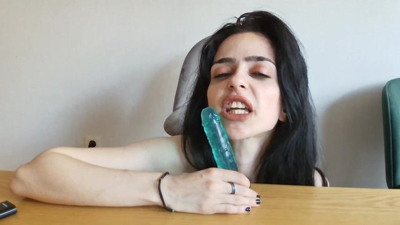 silicone_brunette: Jak soukromá show se mnou probíhá