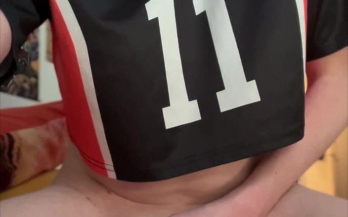 Kapri Sun: Rothaarige transgirl wird beim anime-zuschauen angemacht