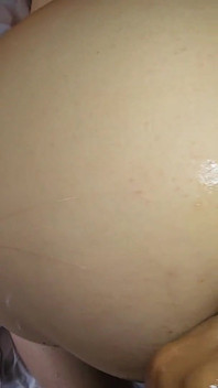 (wieder bearbeitet / geschnitten) doppeltes analfisting, analfisting und analprolaps, nachdem ich von meinem mann in mein gesicht angepisst wurde und seine pisse trinkt