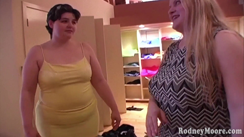 Scale Bustin Babes: Dolce troia arrapata grossa ha la faccia piena di sperma