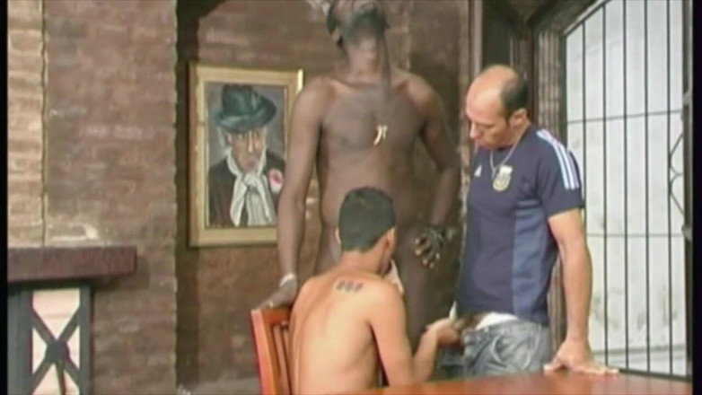 GAY VINTAGE PORN: Dude Fucked by Twink for in a 3some Gay Scene