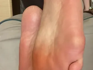 Feet: Show Feet