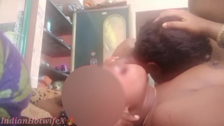 RenuRaj: Ibu-ibu hot india lagi asik seks threesome sama pria lain!...