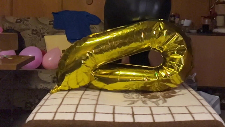 BeachBallsDuo: 큰 풍선 10개와 큰 호일 번호 풍선 2개에 100kg의 Bigbootylucy가 무수정 분쇄되었습니다! 슬로우모 카메라 2대