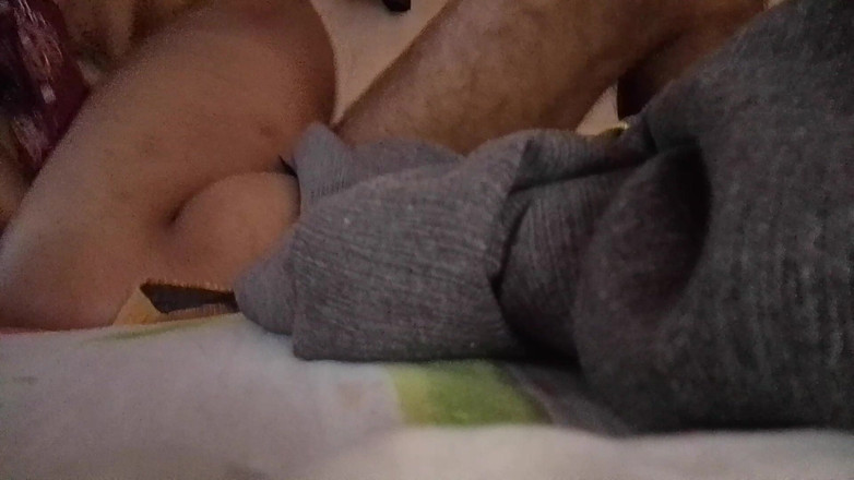 Bijukumar: Awek Mallu duduk di atas suaminya dan memberikannya blowjob