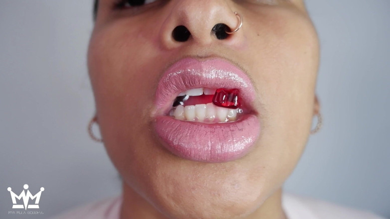 Mya Mula Goddess: Sen benim sakızlı ayıcığımsın