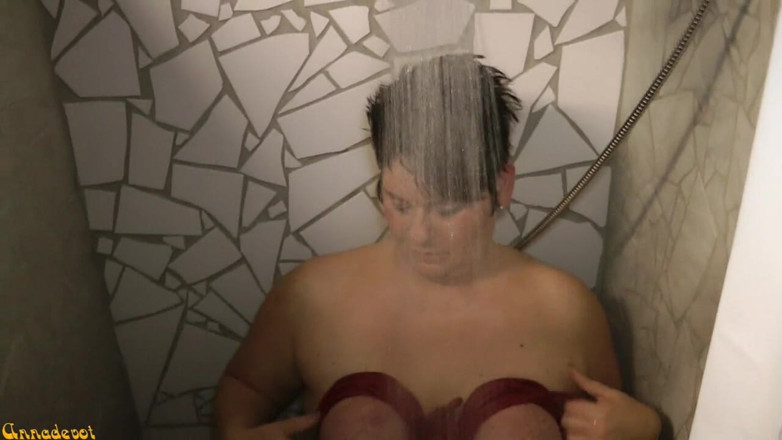 Anna Devot: Annadevot - Cum showered