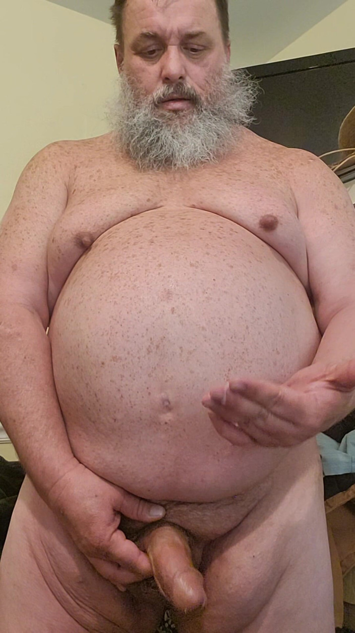 GeneWadexxx: Nevlastní otec medvěd kouří svůj náklad v sobotu