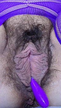 Fette Behaarte Muschi-anbetung - Versaute MILF Orgasmen & Lutscht Sperma Von Spielzeug