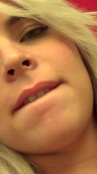 Rondborstige blonde Carol Penelope heeft een grote pik
