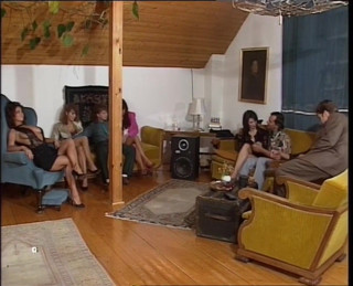 Vintage Climax: Üç kız koca sikli adamdan faydalandı
