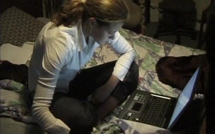 After college teen: Çek Cumhuriyeti&amp;#039;nden bu video sayesinde başarılı bir porno yıldızı olan...
