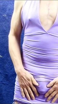 Pezones sacando nuevo vestido halter