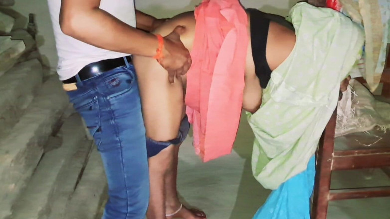Trilokinath: desi hot mahilaen