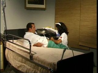 Cumming Soon: Médico afortunado golpea a la enfermera caliente milf en una...