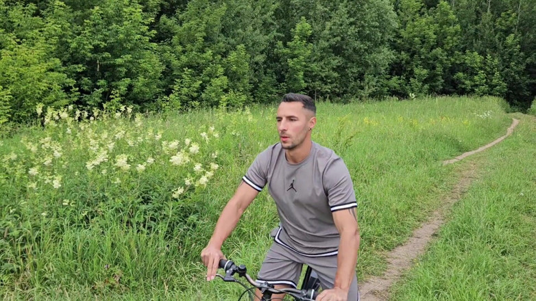 Roma_Black: Supt în tufișuri