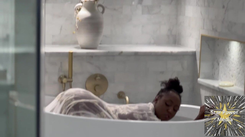 Star Power Media: Smyslné promočení: Gianiny nezbedné koupelové škádlení